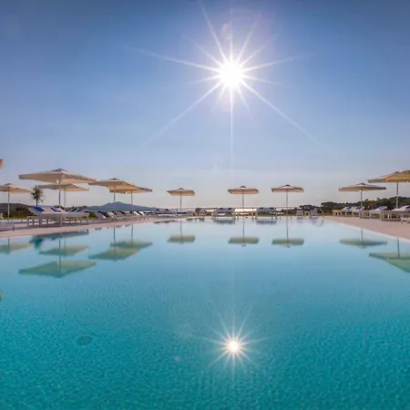 Paradise And Szálloda 5*